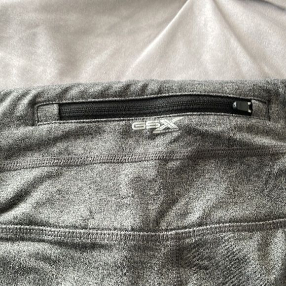 Crop leggings with the zipper on the back - Picture 2 of 2